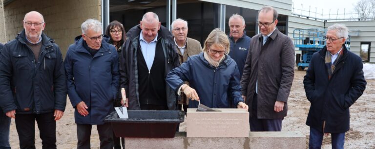 Voyages Aiglons pose la première pierre de son futur centre d’exploitation à la Foucardière